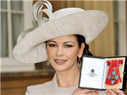 Bóng đá anh, ngoại hạng anh, lịch thi đấu euro 2012, Catherine Zeta Jones được trao Huân chương Đế chế Anh